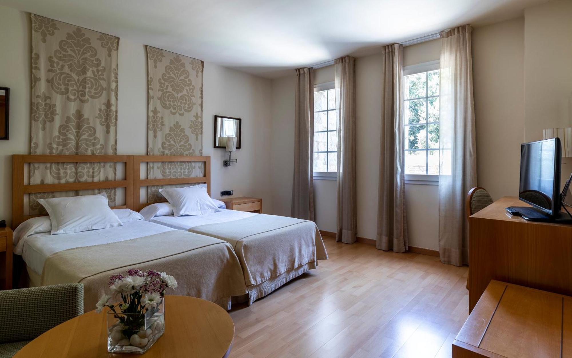Parador De Vic-Sau Tavernoles Exterior photo